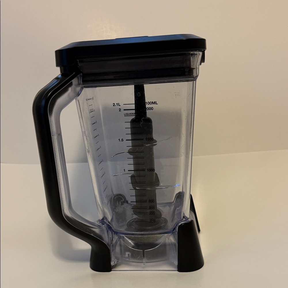 Ninja pitcher with blade